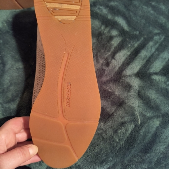 Size 8.5 Rockport women sneakers. colors, grey and yellow. Great condition. - Picture 5 of 10